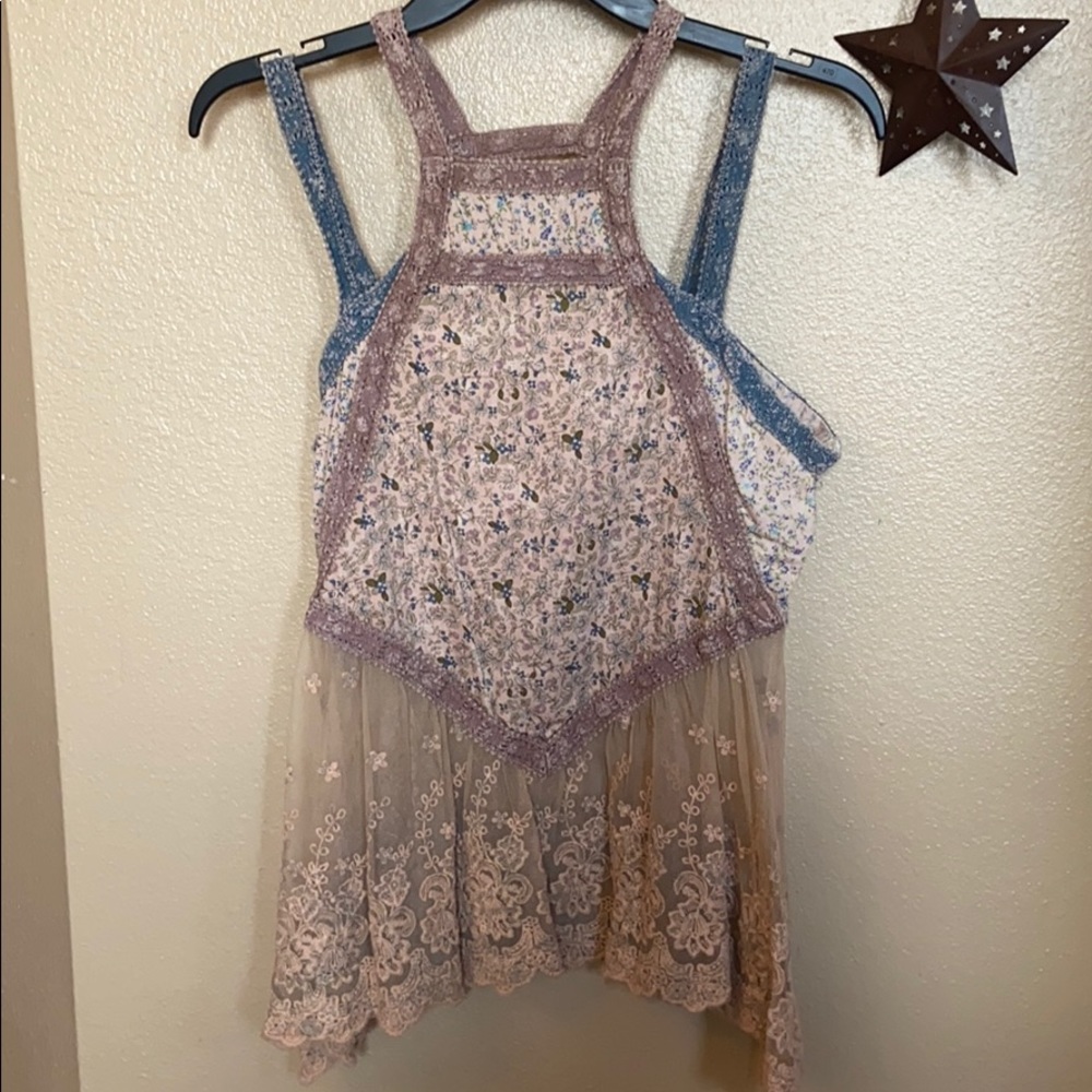 Tank Top w/ fun design & material